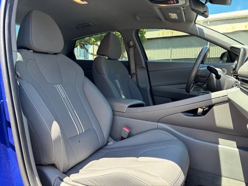 Used 2023 Hyundai Elantra SEL w/ Convenience Package FWD image 13