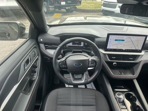 Used 2025 Ford Explorer ST-Line w/ Premium Package image 26