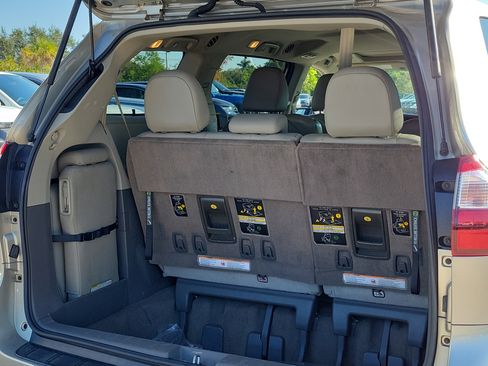 Used 2017 Toyota Sienna XLE Premium image 11