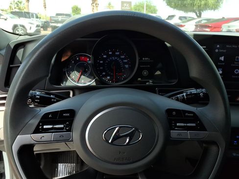 Certified 2022 Hyundai Elantra SEL FWD image 17