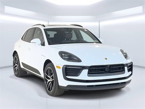 Used 2025 Porsche Macan image 9