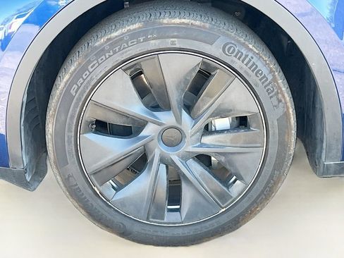 Used 2024 Tesla Model Y 2WD image 30
