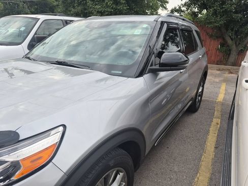 Used 2022 Ford Explorer Limited w/ Equipment Group 301A RWD image 4