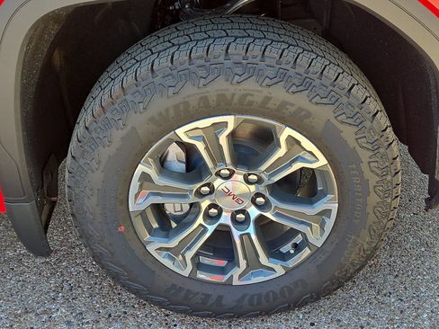 New 2026 GMC Sierra 1500 SLE w/ X31 Off-Road Package AWD/4WD image 7