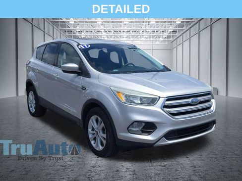 Used 2017 Ford Escape SE FWD image 1