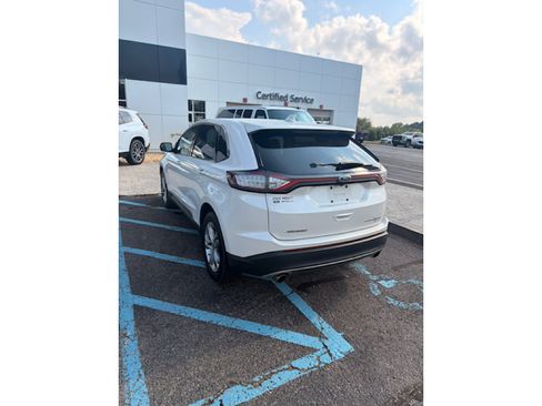 Used 2016 Ford Edge Titanium FWD image 3