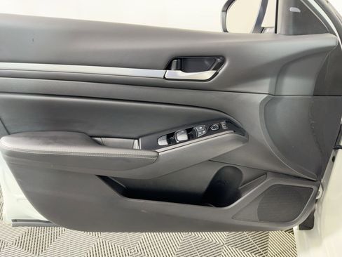 Used 2023 Nissan Altima 2.5 SV image 10