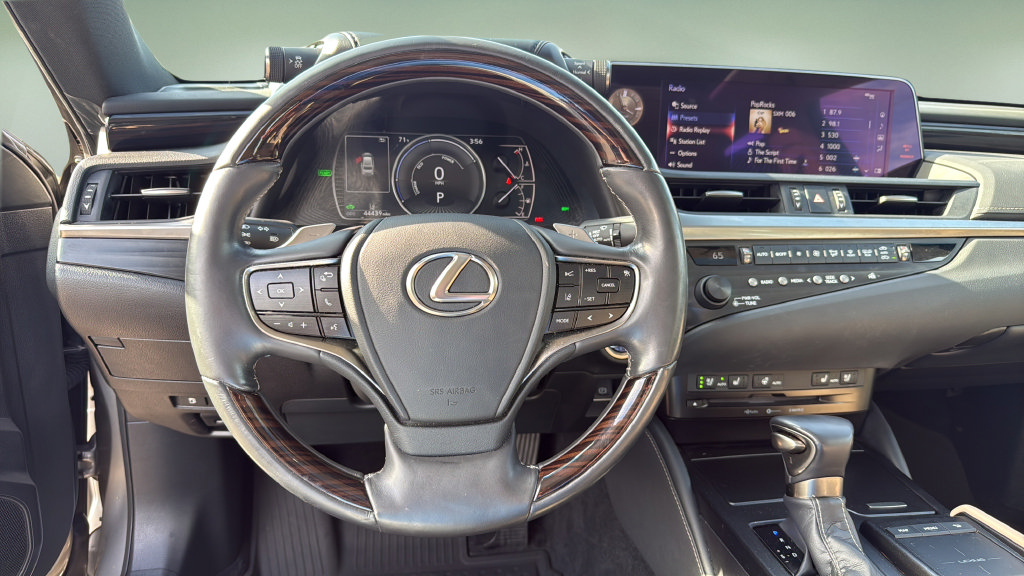 Used 2020 Lexus ES 300h w/ Premium Package FWD image 23
