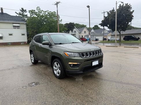 Used 2019 Jeep Compass Latitude w/ Popular Equipment Group AWD/4WD image 1