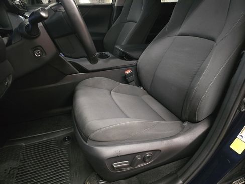 Used 2023 Toyota Venza LE image 30