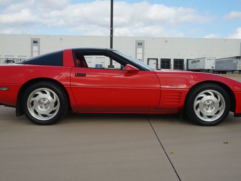 Used 1993 Chevrolet Corvette Coupe RWD image 18