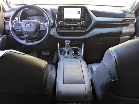 Used 2021 Toyota Highlander Limited image 32