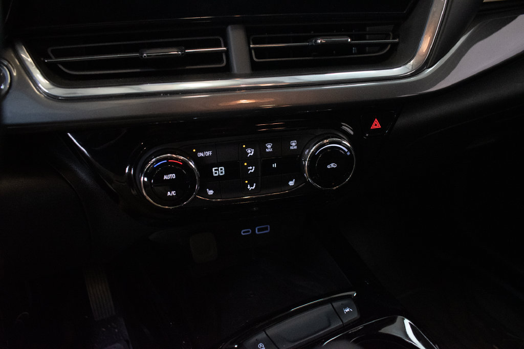 Used 2024 Chevrolet Trax ACTIV w/ Sunroof Package FWD image 16