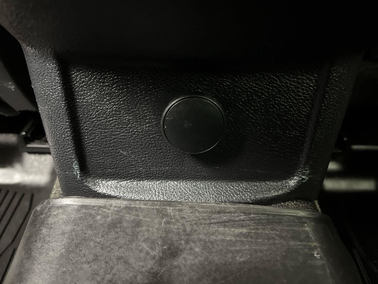 Used 2020 Ford Fusion SE FWD image 12