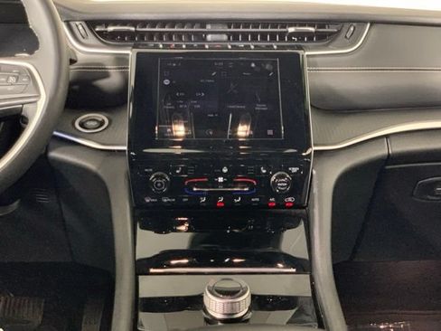 Used 2023 Jeep Grand Cherokee Altitude AWD/4WD image 23
