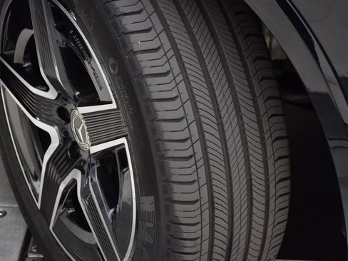 Certified 2024 Mercedes-Benz GLC 300 image 30