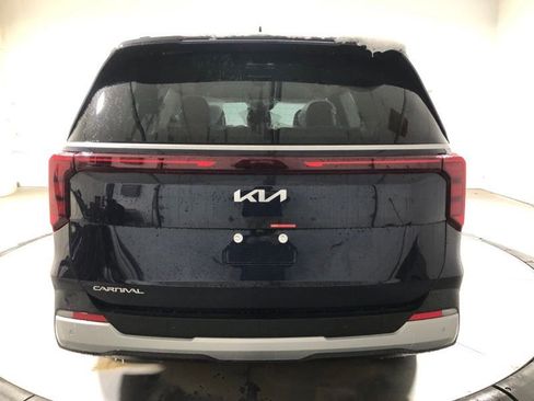 New 2026 Kia Carnival EX FWD image 6