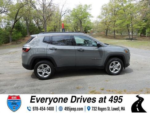 Used 2023 Jeep Compass Latitude AWD/4WD image 6