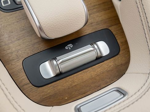 Certified 2025 Mercedes-Benz GLS 450 4MATIC image 24