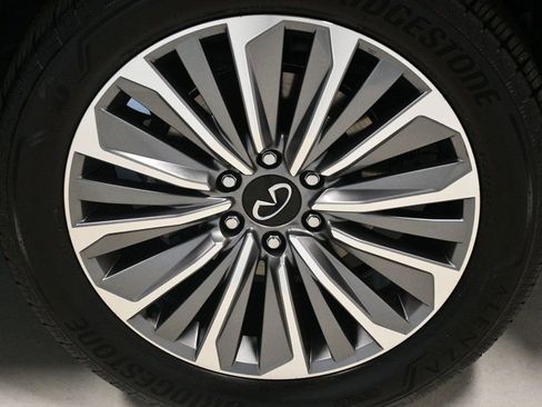 Used 2025 INFINITI QX80 Sensory image 19