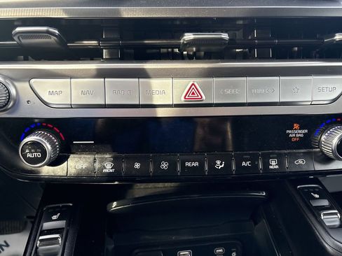 Used 2024 Kia Telluride S image 16