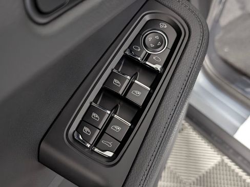 New 2026 Porsche Macan image 27