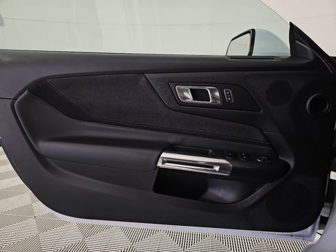 Used 2025 Ford Mustang Convertible RWD image 24