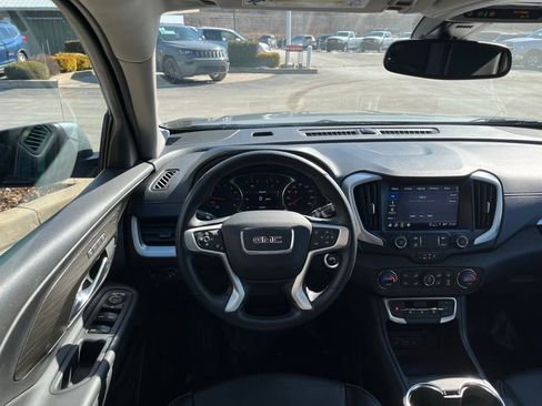 Used 2024 GMC Terrain SLT image 8