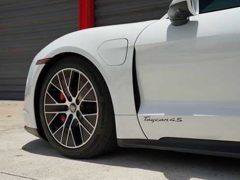 Used 2022 Porsche Taycan 4S AWD/4WD image 13