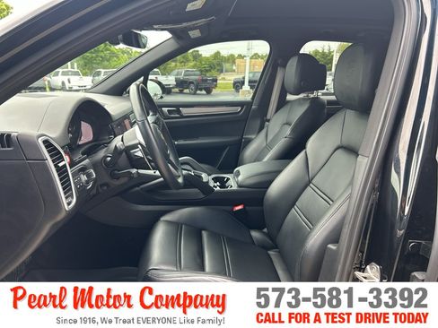 Used 2023 Porsche Cayenne Platinum Edition AWD/4WD image 11