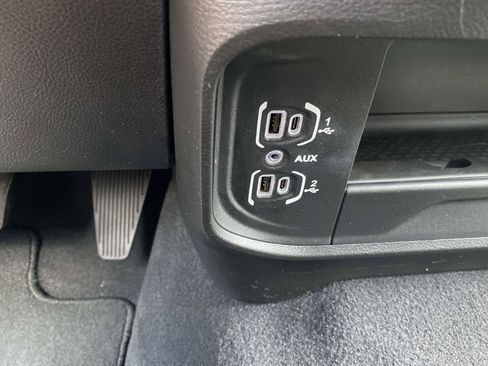 Used 2025 RAM 2500 Big Horn AWD/4WD image 33