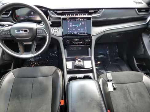 Used 2024 Jeep Grand Cherokee Altitude AWD/4WD image 27