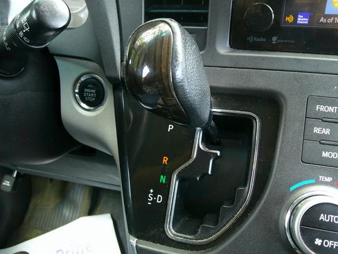 Used 2015 Toyota Sienna XLE Premium image 25