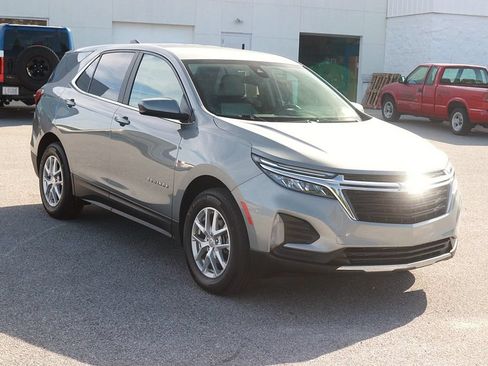 Used 2023 Chevrolet Equinox LT FWD image 3