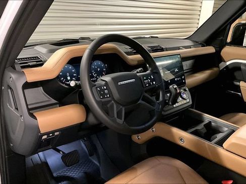 Certified 2026 Land Rover Defender 110 X-Dynamic SE AWD/4WD image 24