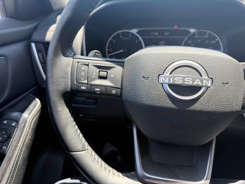 Used 2025 Nissan Rogue SV FWD image 17