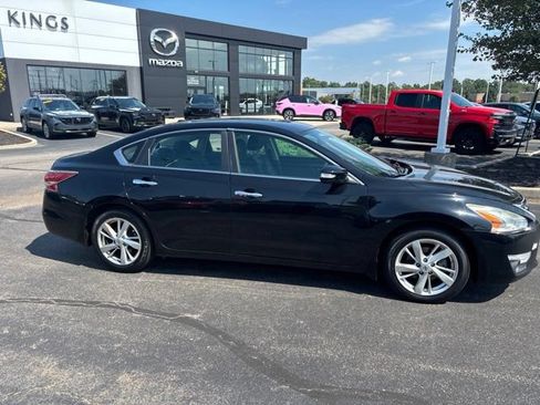 Used 2015 Nissan Altima 2.5 SL w/ Technology Package FWD image 2