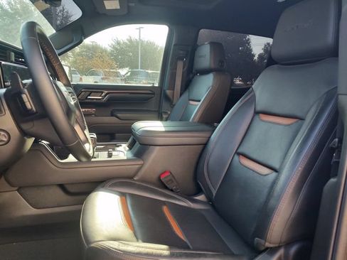 Used 2024 GMC Sierra 1500 AT4 w/ Technology Package AWD/4WD image 9