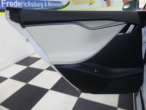 Used 2019 Tesla Model S Standard Range image 23