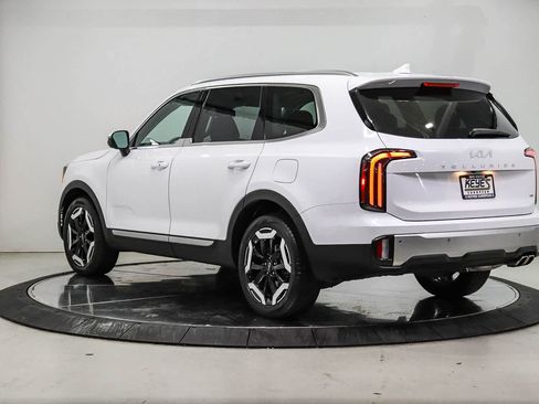 Used 2024 Kia Telluride EX w/ EX Captain's Chair Package AWD/4WD image 2