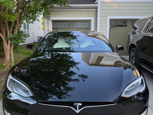 Used 2017 Tesla Model S 60D AWD/4WD image 1
