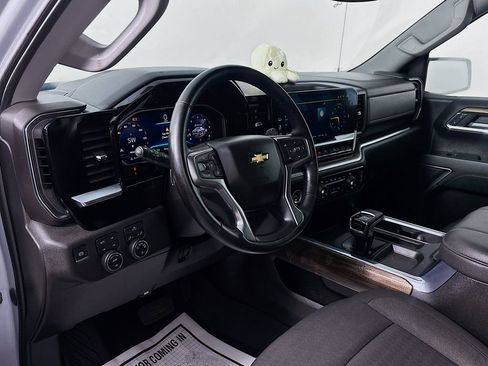 Used 2024 Chevrolet Silverado 1500 LT AWD/4WD image 9