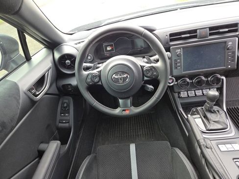 Used 2023 Toyota GR86 Premium w/ ALL Weather Mat Package (TMS) RWD image 22