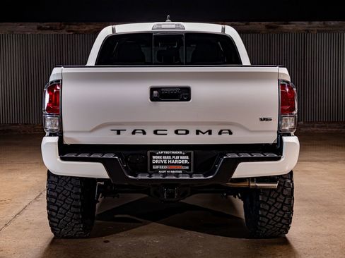 Used 2023 Toyota Tacoma TRD Sport image 8