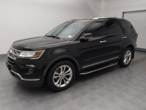 Used 2018 Ford Explorer Limited w/ Equipment Group 301A AWD/4WD image 2