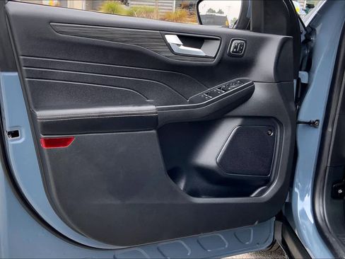 Certified 2025 Ford Escape SE w/ PHEV Premium Package image 21