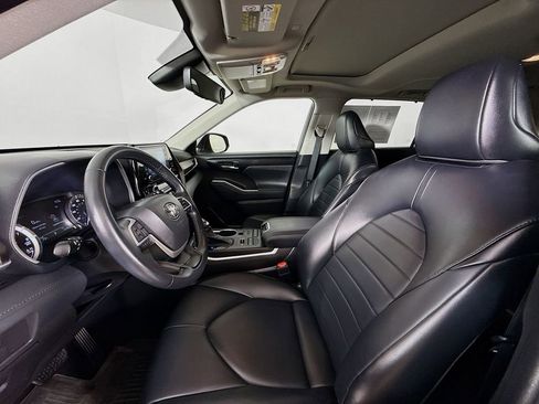 Used 2022 Toyota Highlander XLE AWD/4WD image 22