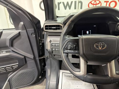 Used 2025 Toyota 4Runner SR5 AWD/4WD image 27