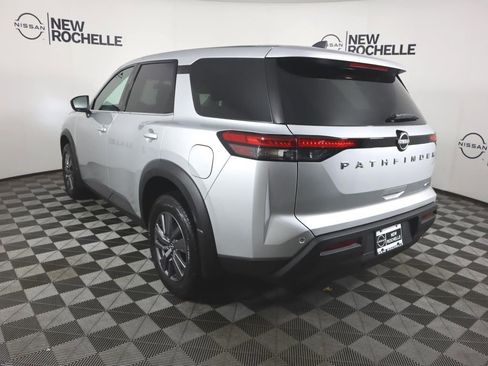 Certified 2025 Nissan Pathfinder S image 5