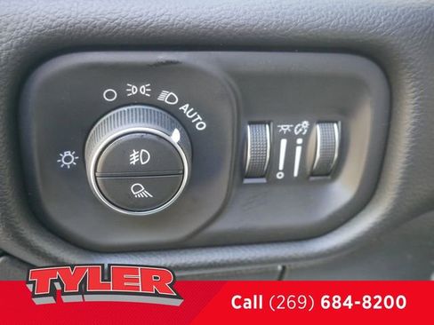 New 2026 RAM 1500 4x4 Crew Cab image 25